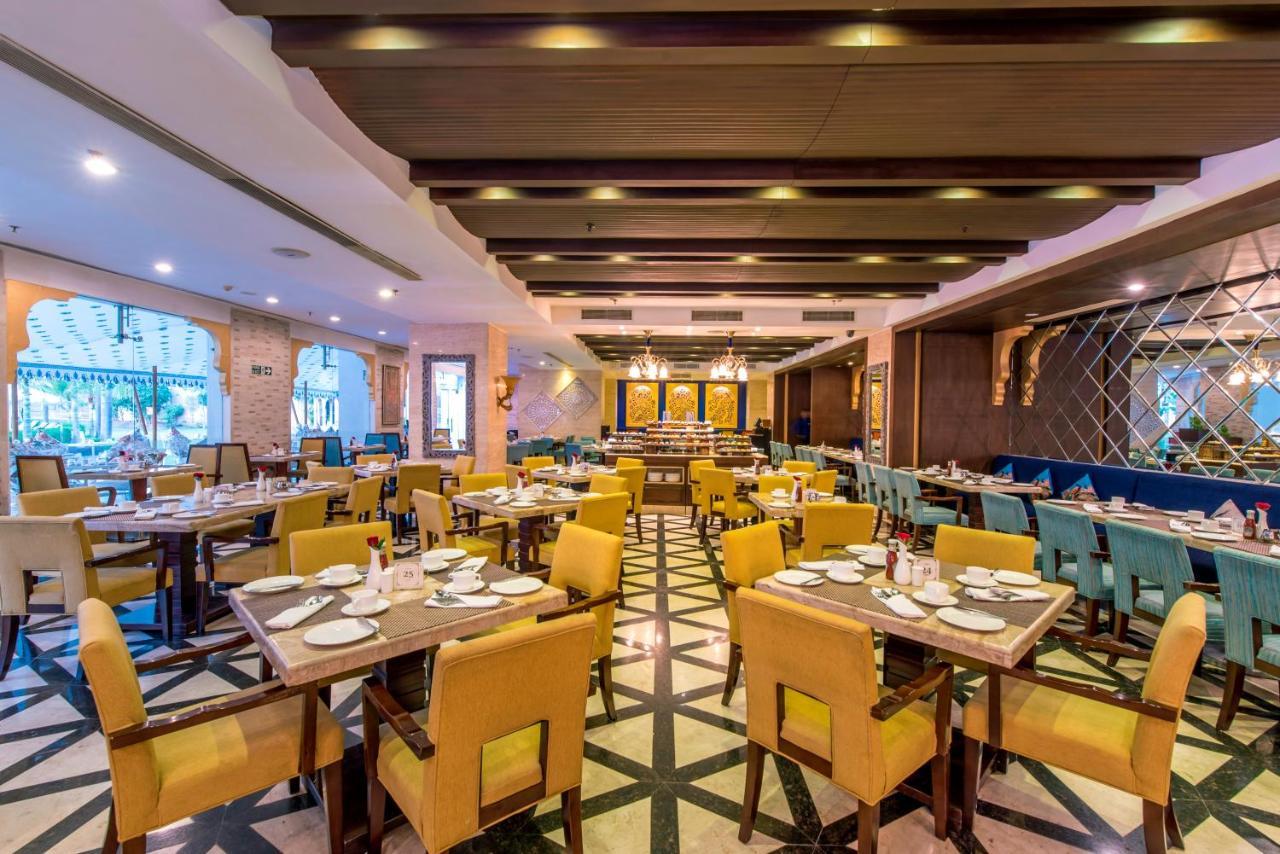 Radisson Blu Udaipur Palace Resort & Spa Exterior photo