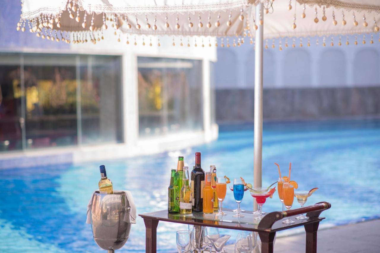 Radisson Blu Udaipur Palace Resort & Spa Exterior photo