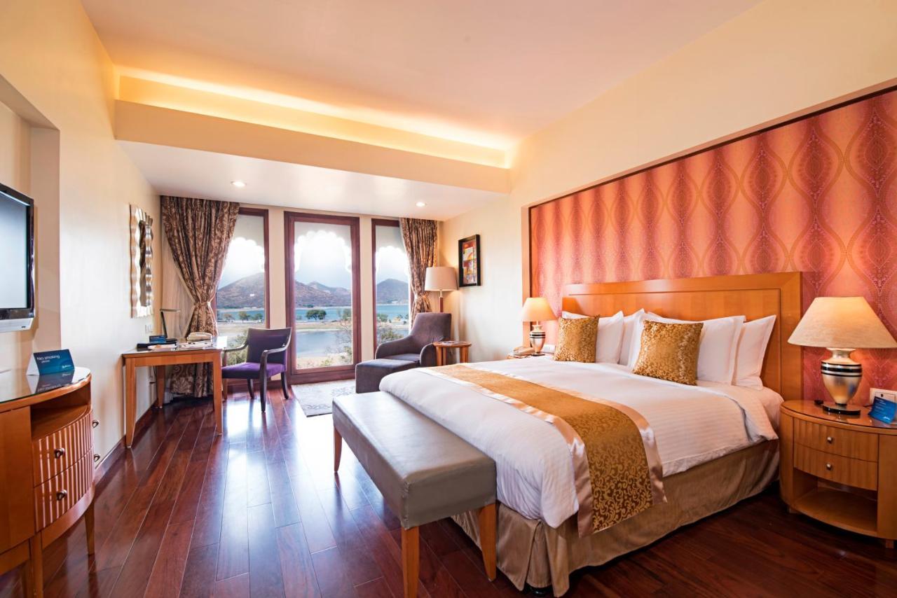 Radisson Blu Udaipur Palace Resort & Spa Exterior photo